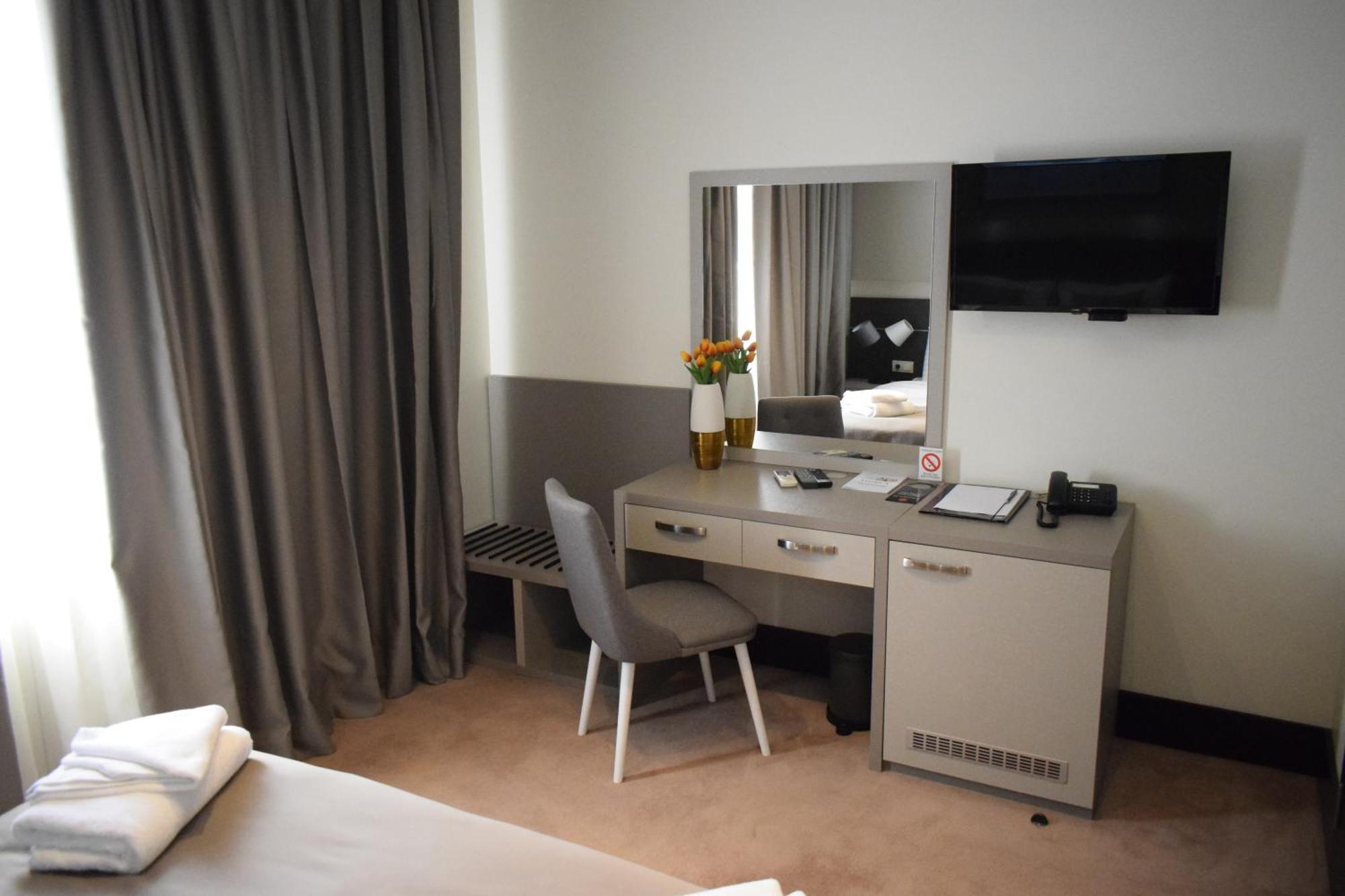Hotel Sun Loznica Luaran gambar