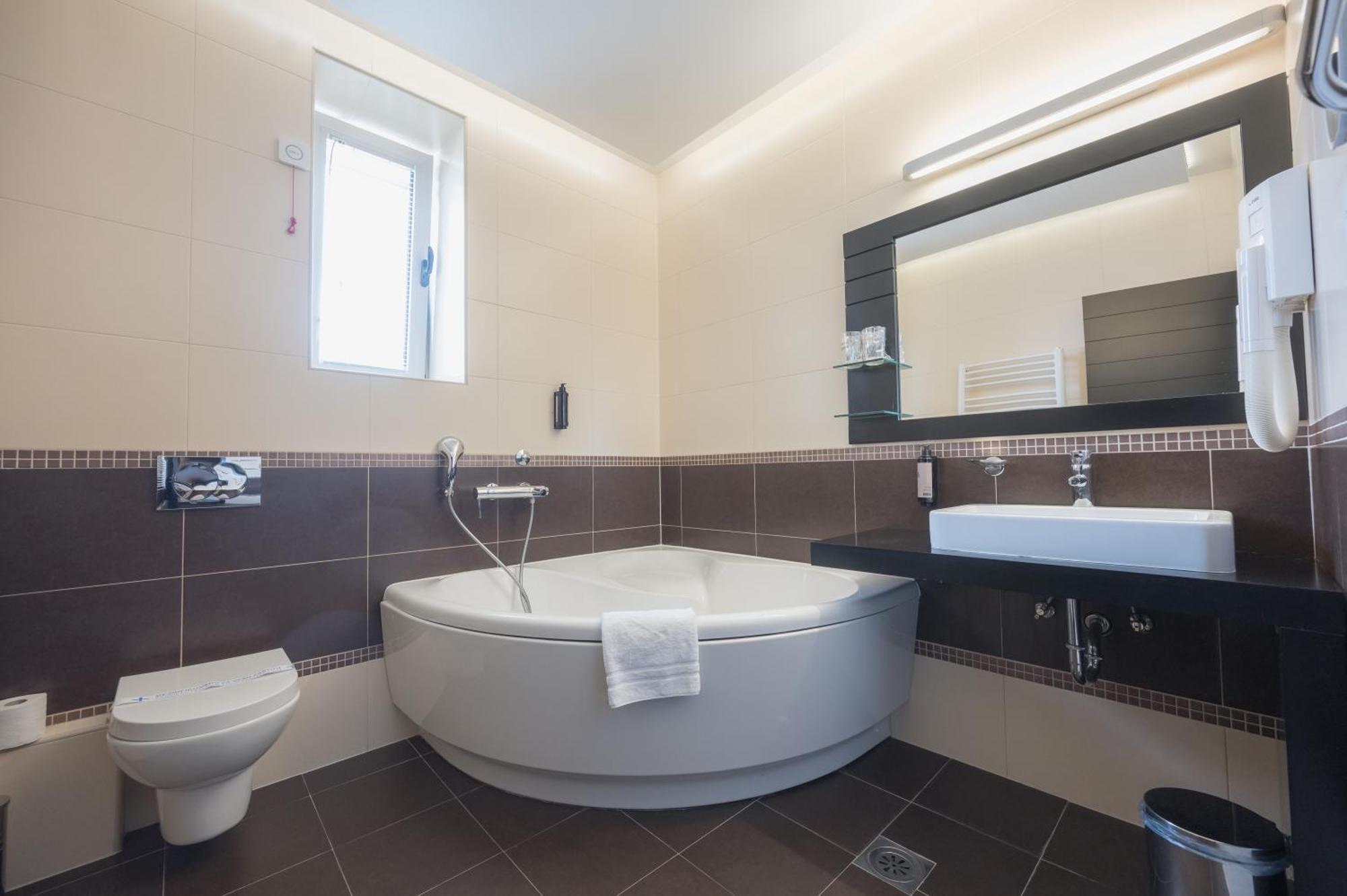 Hotel Sun Loznica Luaran gambar