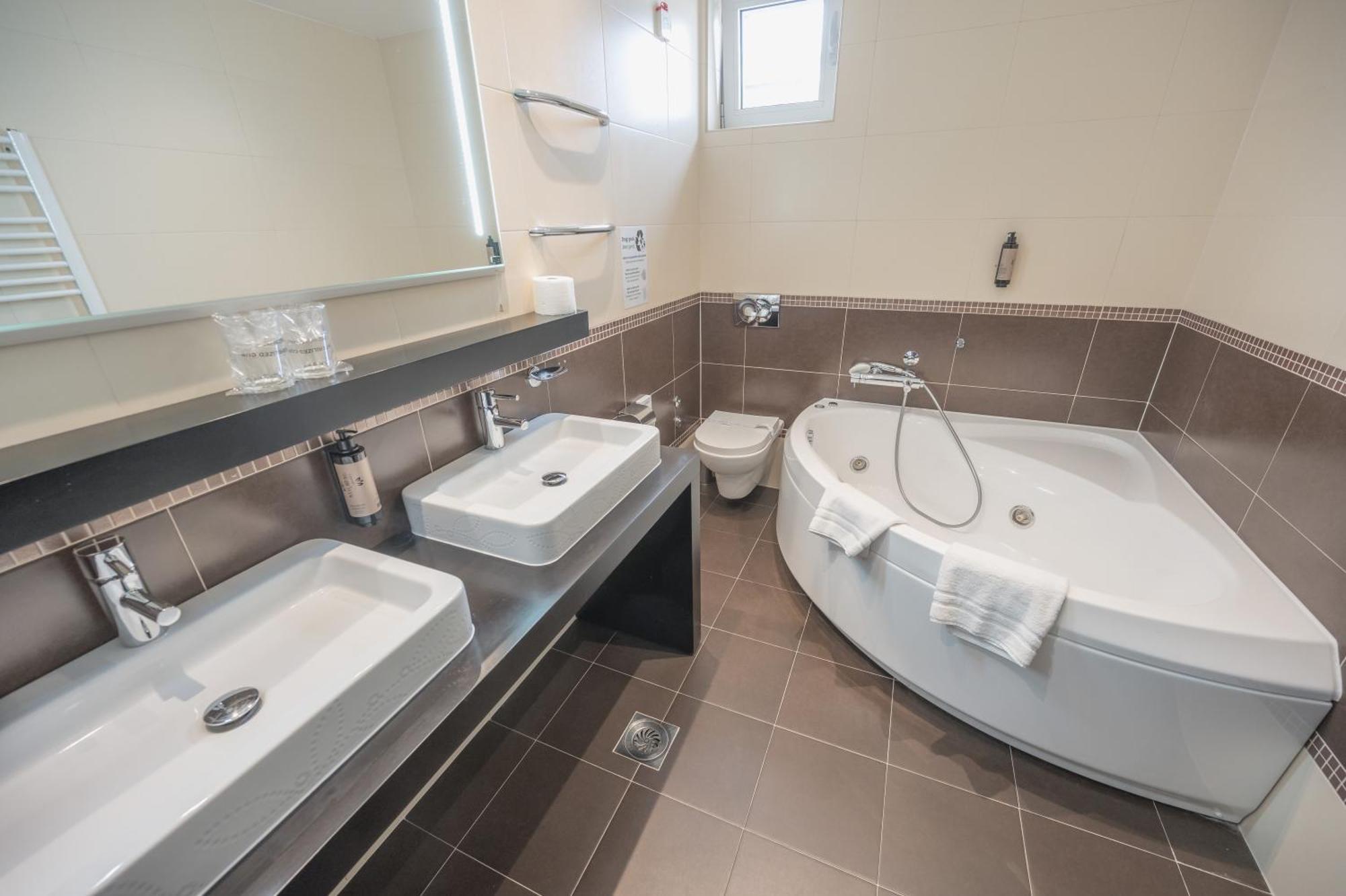 Hotel Sun Loznica Luaran gambar